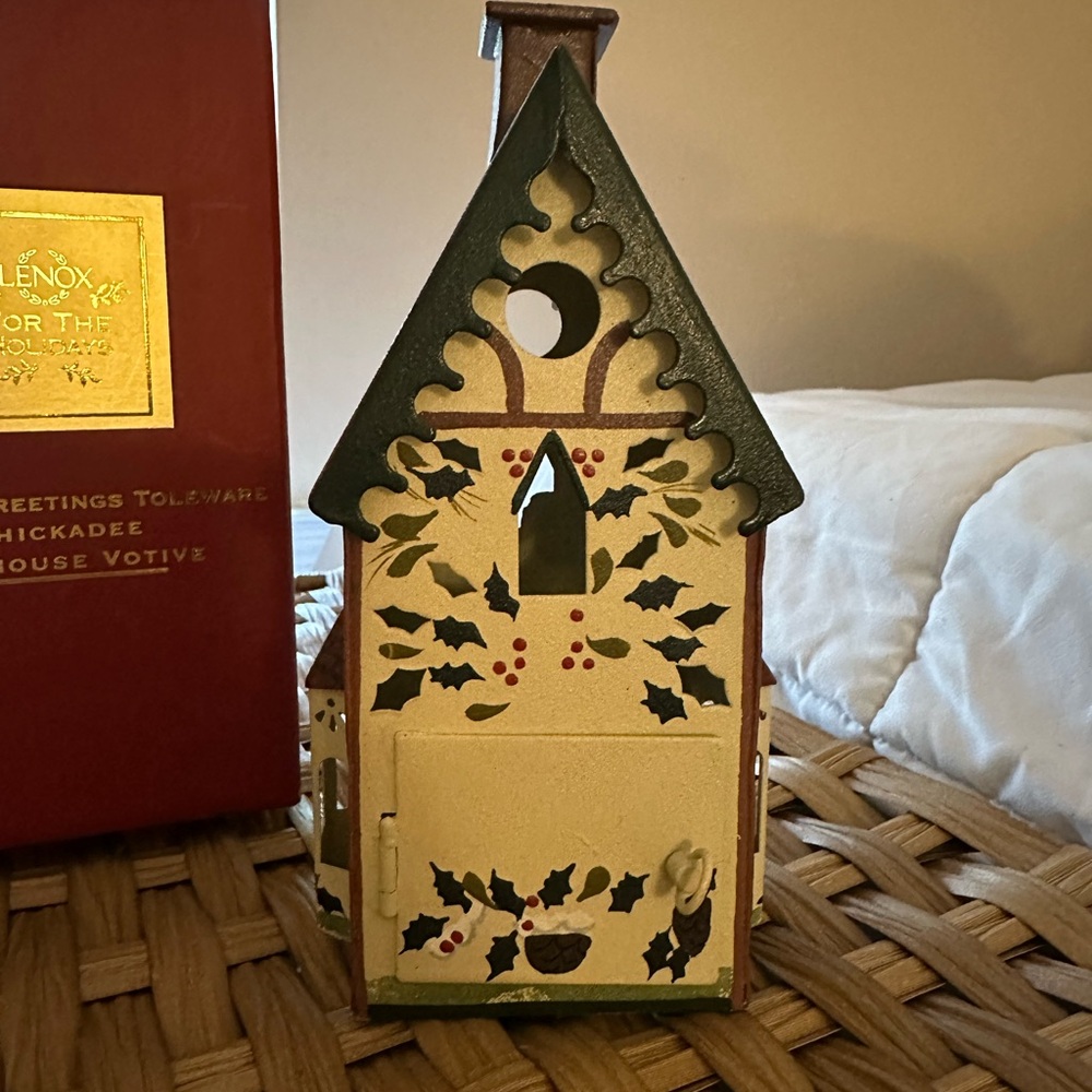 Lenox Winter Greetings Chickadee Votive - Green and Cream - Picture 2 of 3